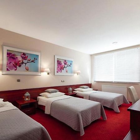 Hotel Sara Kolo  Экстерьер фото
