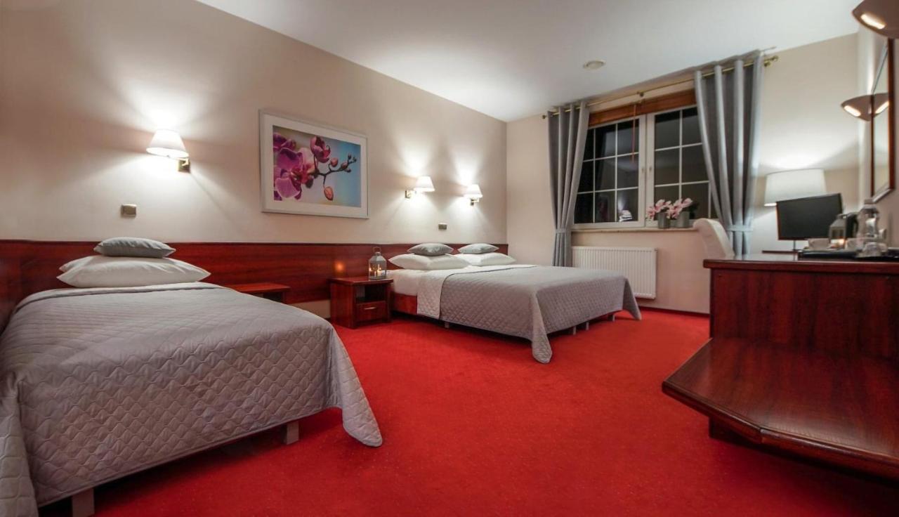 Hotel Sara Kolo  Экстерьер фото